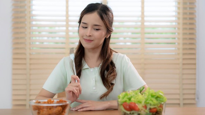 Ilustrasi diet atau makan sayuran