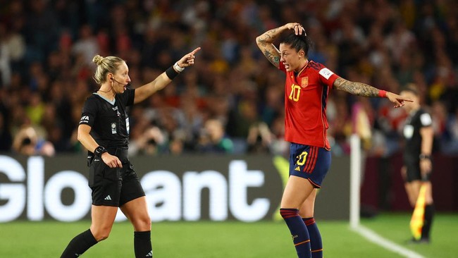 Presiden Federasi Sepak Bola Spanyol Luis Rubiales mengungkapkan pembelaan soal aksi mencium bibir Jennifer Hermoso di Piala Dunia Wanita 2023.
