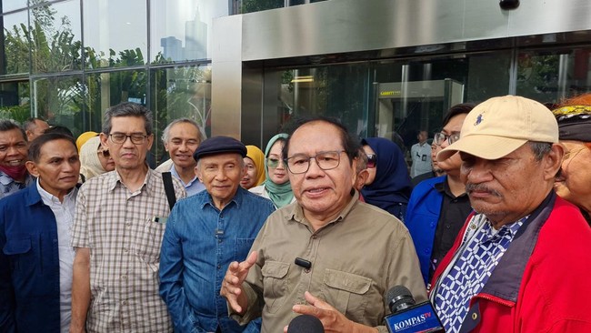 Rizal Ramli hingga Amien Rais serta aktivis Koalisi Perbaikan Indonesia (KPI) menyambangi Gedung Merah Putih KPK.
