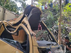 Truk Muatan Jeruk Terguling di Jurang Kalibawang, 1 Penumpang Tewas