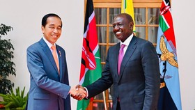 Presiden Kenya Girang Jumpa Jokowi hingga Rusia Kubur Prajurit Sendiri