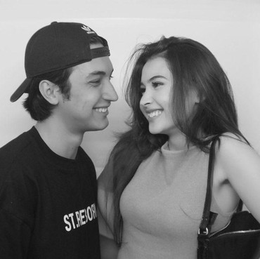 Hapus Foto Junior Roberts, Sandrinna Michelle Sudah Putus?