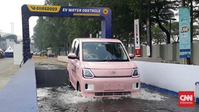 Sensasi Jajal Mobil Listrik Mungil Seres E1