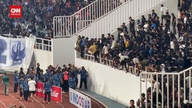 VIDEO: Keributan Suporter Warnai Laga PSIS vs Persib
