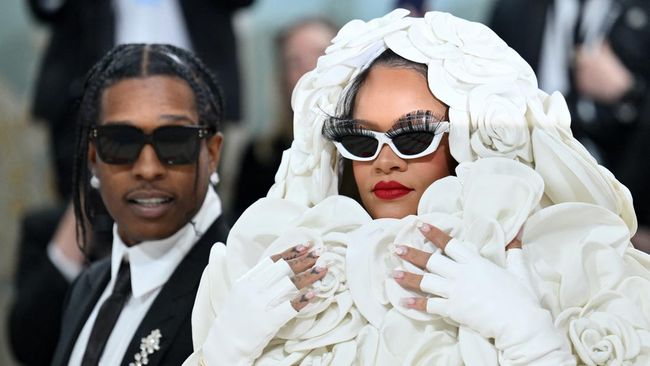 Setelah di-tease sejak 2018, album kesembilan Rihanna kini dikonfirmasi A$AP Rocky sedang dikerjakan.