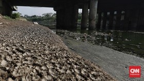 FOTO: Penampakan Air Kanal Banjir Timur Jakarta Surut