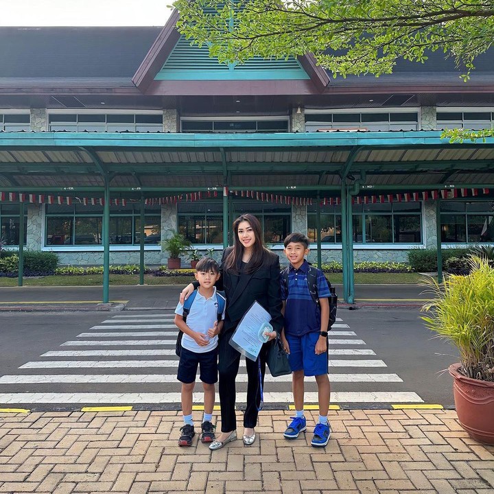 <p>Kedua putra Aliya dan Ibas tumbuh menjadi anak lelaki yang tampan, nih. Mereka sudah besar lho, Bunda. Airlangga sudah berusia 10 tahun, sedangkan Pancasakti menginjak usia 7 tahun. (Foto: Instagram @ruby_26)</p>