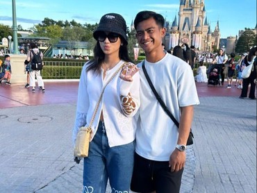 img-title Pratama Arhan Menikah di Umur 20 Tahun, Ini Keuntungan dan Risiko Nikah Muda