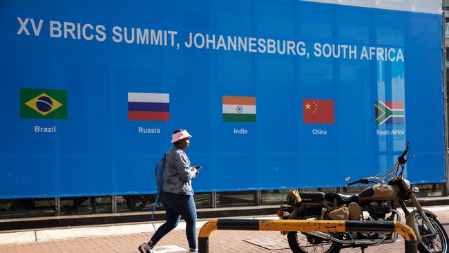 Israel Tarik Dubes dari Afsel Jelang Pertemuan BRICS Bahas Gaza Ketika BRICS ingin menggelar pertemuan untuk membahas konflik di Gaza, Israel menarik duta besarnya dari Afrika Selatan