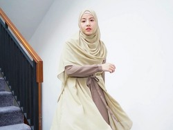 4 Tips Hijab Syari Stylish untuk Ibu Muda ala Natasha Rizky