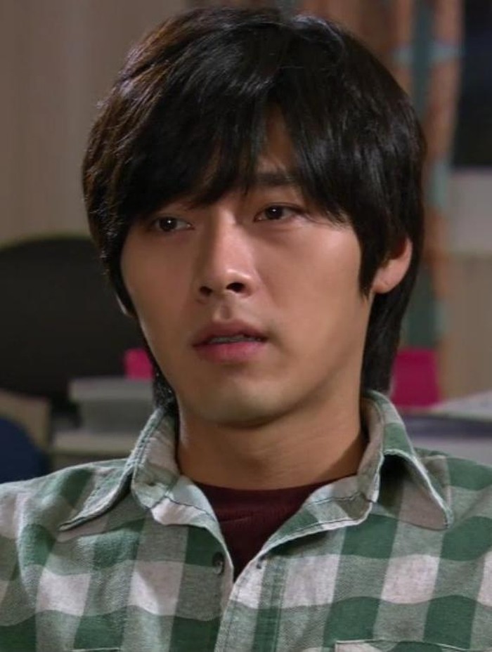 Sebelum 'memenangkan' hati sang istri yakni Son Ye Jin, aktor Hyun Bin tampil dengan pesona natural saat membintangi drama Worlds Within (2008)./ Foto: imdb.com