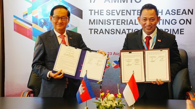 Kapolri Jenderal Listyo Sigit Prabowo meneken nota kesepahaman terkait penanganan kejahatan transnasional dengan 6 negara ASEAN.