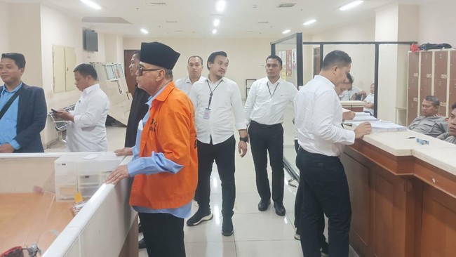 Saat ini, Kejari Indramayu, tengah melakukan pelengkapan berkas dakwaan untuk segera membawa Panji Gumilang ke pengadilan.