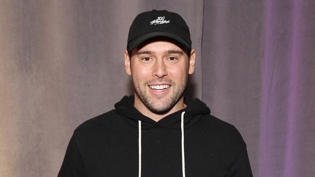 Scooter Braun berguyon setelah ramai pemberitaan tak lagi jadi manajer artis, seperti Demi Lovato, Ariana Grande hingga Idina Menzel.