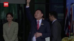 VIDEO: 17 Tahun Asingkan Diri, Eks PM Thailand Kembali Ke Negaranya