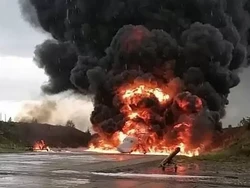 Serangan Drone Ukraina Bakar Jet Bomber Supersonik Rusia
