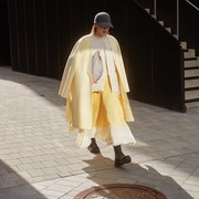 Uniqlo Siap Rilis Kolaborasi dengan Desainer Perancang Gaun Pengantin Meghan Markle