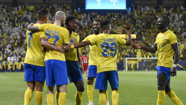 Al Nassr berhasil mengalahkan tuan rumah Al Raed dalam laga Saudi Pro League, Sabtu (16/9). Sadio Mane dan Cristiano Ronaldo mencetak gol di laga ini.