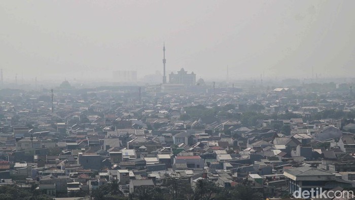 Pemprov DKI Jakarta melakukan uji coba WFH 50 persen bagi ASN DKI demi menekan polusi udara. Namun kualitas udara Jakarta belum menunjukkan perbaikan.