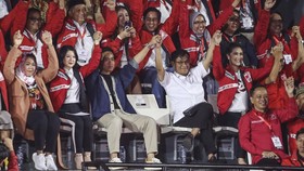 Deddy Sitorus PDIP Sentil 'Paksaan Halus' PSI Pasang Jaket ke Gibran