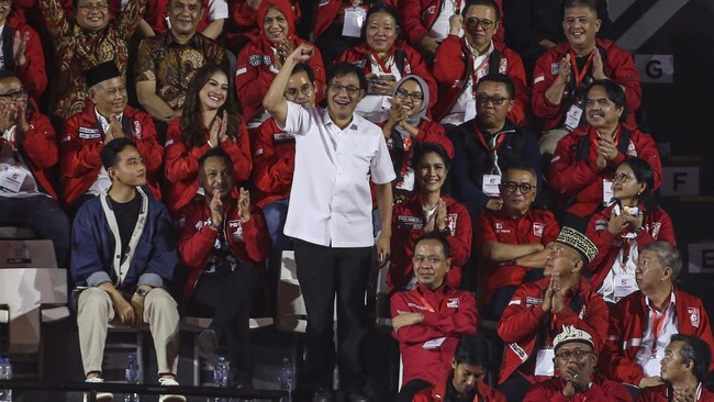 Direktur Juru Debat TKN Prabowo-Gibran Budiman Sudjatmiko nilai eksekusi kebijakan lebih penting daripada kemampuan debat bagi presiden dan wakil presiden. 
