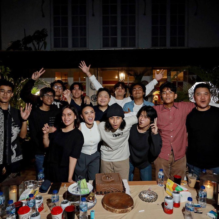 <p>Melalui media sosial, Yuni membagikan potret-potret perayaan tersebut. "Selamat 21Tahun anakku Cavin Obrient Salomo Siahaan #cavinobrientsiahaan #21tahun #20agustus23," tulisnya. (Foto: Instagram @yunishara36)<br /><br /><br /></p>