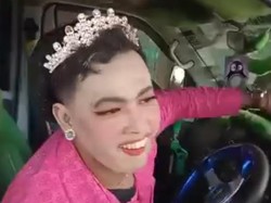 Viral Mas-mas Driver Ambulans Berkebaya Jemput Pasien Ternyata di Sragen