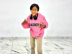 Fajar Sadboy Kena 'Tilang' gegara Tak Pakai Helm, Reaksi Polisi Jadi Sorotan