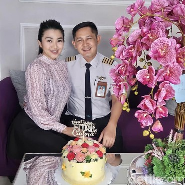 Fitri Carlina Bongkar Isi Chat yang Bikin Syok di HP Suami Pilot