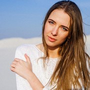 4 Tips Praktis Agar Makeup Tetap Glowing dan Awet Seharian di Cuaca Panas, Mudah Kamu Coba!