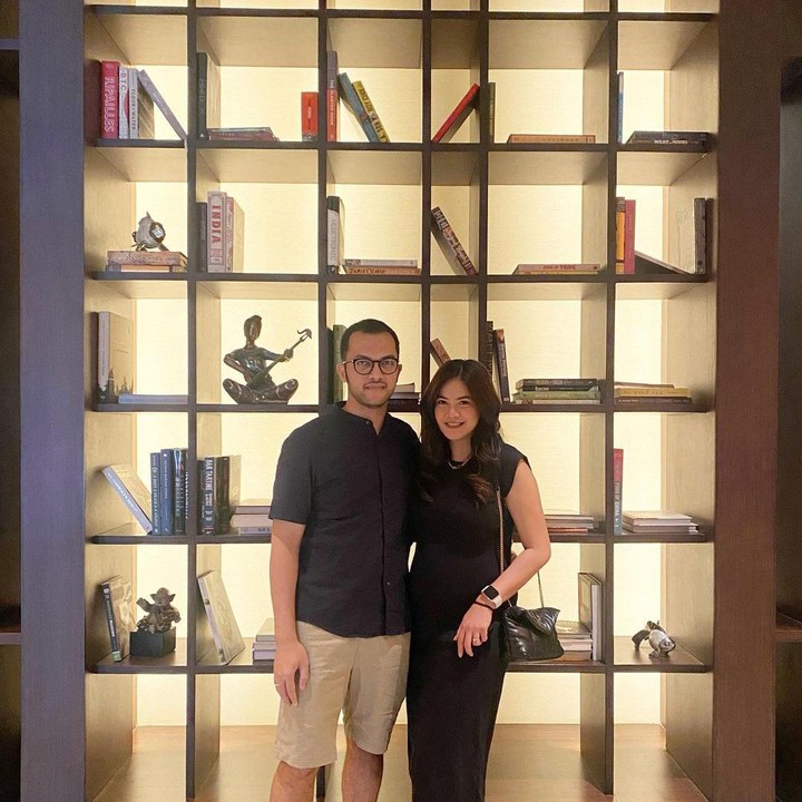 <p>Kabar kehamilan pemain sinetron <em>Cinta setelah Cinta</em> ini disambut baik khususnya oleh para pengikutnya di Instagram. "Selamat ya ka indah semoga bayi dan mama nya sehat selalu," komentar akun Instagram @fer***. (Foto: Instagram @indahindriana)</p>