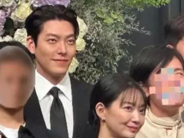 img-title 9 Tahun Pacaran, Intip 7 Foto Kim Woo Bin & Shin Min Ah Terciduk Kondangan Bareng