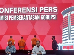 KPK Tahan 3 Tersangka Korupsi Beras Bansos Tahun 2020 di Kemensos