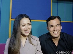 Rendy Kjaernett Timpa Tato Wajah Syahnaz dengan Topeng Jepang