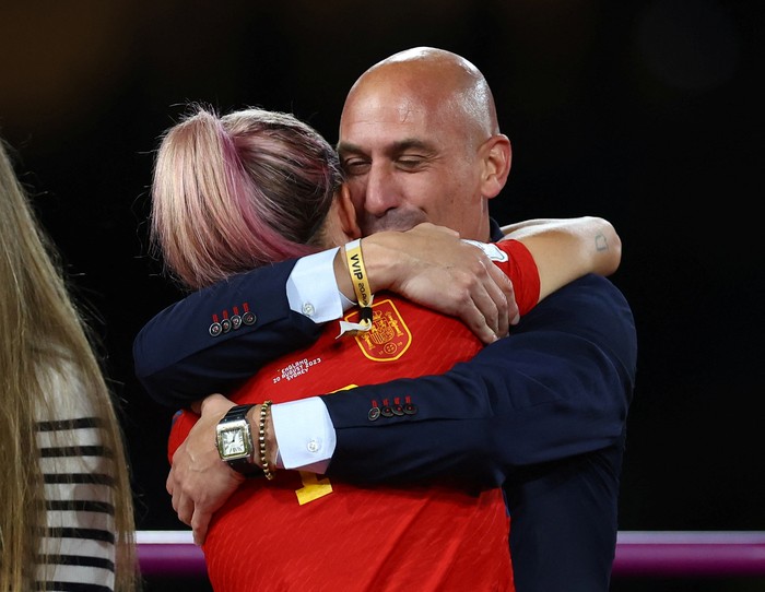 Soccer Football - FIFA Women's World Cup Australia and New Zealand 2023 - Final - Spain v England - Stadium Australia, Sydney, Australia - August 20, 2023 Spain's Alexia Putellas celebrates with President of the Royal Spanish Football Federation Luis Rubiales REUTERS/Hannah Mckay