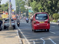 Bandel! Masih Ada Saja Motor Lawan Arah di TKP Kecelakaan Lenteng Agung