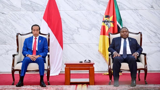 Presiden Joko Widodo (Jokowi) mengatakan tatanan ekonomi dunia saat ini sangat tidak adil, sehingga semua negara harus saling menghormati dan membantu.