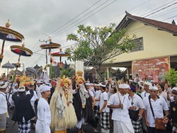 Ritual Macepuk: Umat Berjalan Puluhan Kilometer-Ratusan Orang Kesurupan