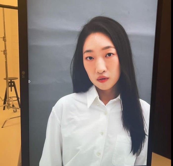 Saat berakting sebagai Kim Mo Mi, Lee Han Byul menyatakan bahwa ia memiliki pengalaman yang hampir sama dengan karakter yang ia perankan, akibatnya ia jadi minder. Namun, sekarang ia sudah lebih percaya diri./ Foto: instagram.com/lhanbyeol