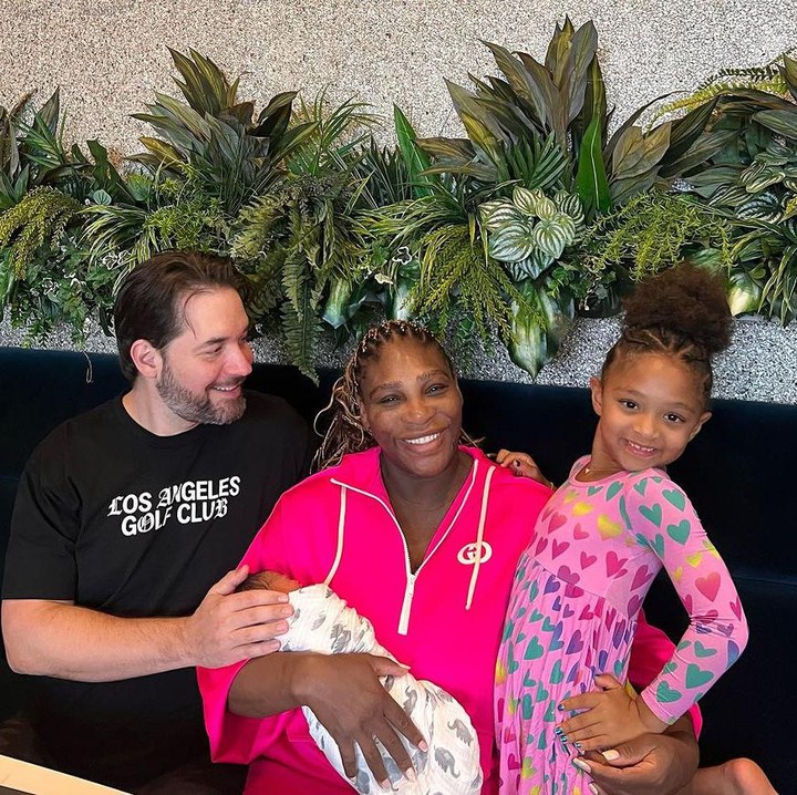 <p>Pada 22 Agustus 2023, Serena dan suaminya baru mengumumkan kelahiran anak kedua mereka ke publik. Keduanya mengunggah beberapa foto saat mengungkap nama anak kedua mereka. (Foto: Instagram @olympiaohanian/ @alexisohanian/ @serenawilliams/ Tiktok: @serenawilliams)</p>