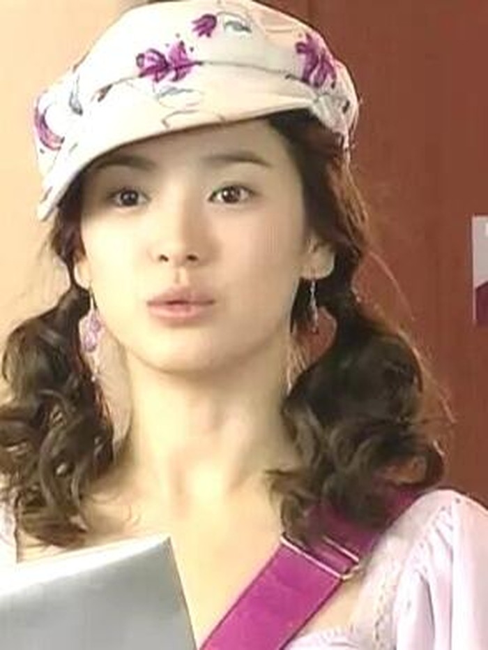 Dalam Full House, Song Hye Kyo terlihat lebih imut dengan image yang ceria. Gaya twin tail atau kucir dua ala Song Hye Kyo saat membintangi drama ini juga sempat hits pada masanya.