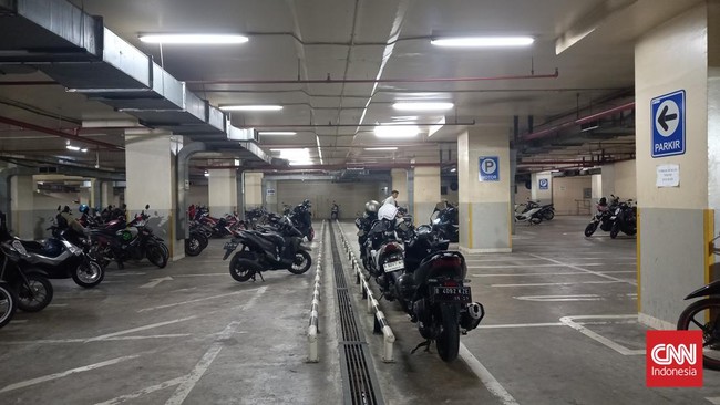 ASN dan pegawai non-ASN dilarang bawa kendaraan bermotor ke lingkungan Gedung DPRD DKI mulai 21 Agustus-21 Oktober 2023.