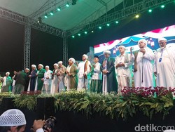Habib dari Dalam dan Luar Negeri Hadiri Tabligh Akbar Habib Umar di Gresik