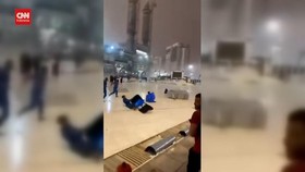 VIDEO: Detik-detik Masjidil Haram Mekkah Diterjang Badai Hujan Petir