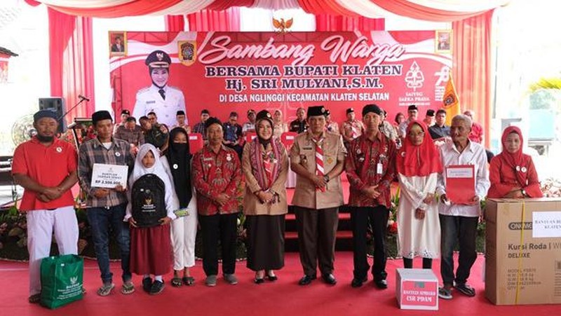 Bupati Klaten, Sri Mulyani, mengunjungi Desa Nglinggi, Kecamatan Klaten Selatan, dalam rangka program Sambang Warga, Kamis (24/8).