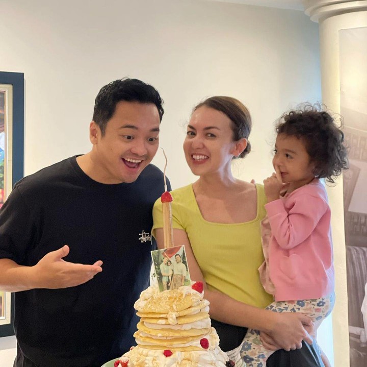 <p>Butuh 9 tahun lamanya hingga Rianti Cartwright dan Cassanova Alfonso dikaruniai momongan. Putri kecil mereka lahir pada 25 Juli 2020. (Foto: Instagram @riantic)</p>