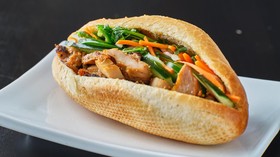 Seporsi Banh Mi Vietnam yang Menggoda Anthony Bourdain