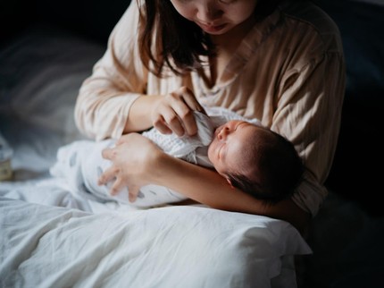 Bayi Gumoh setelah Menyusui, Apakah Tanda Rasa ASI Tidak Enak?