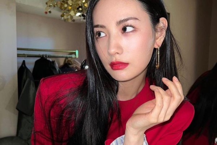 Hal ini karena kemunculannya dalam serial berjudul 'Mask Girl' yang juga sedang trending di Netflix./ foto: instagram.com/jin_a_nana
