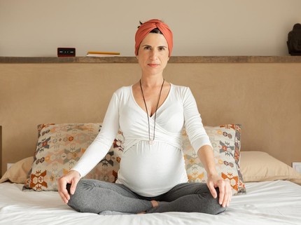 Sering Dianggap Berbahaya, Bolehkah Ibu Hamil Duduk Bersila? Ini Penjelasannya